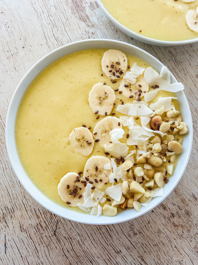 tropical smoothie bowl