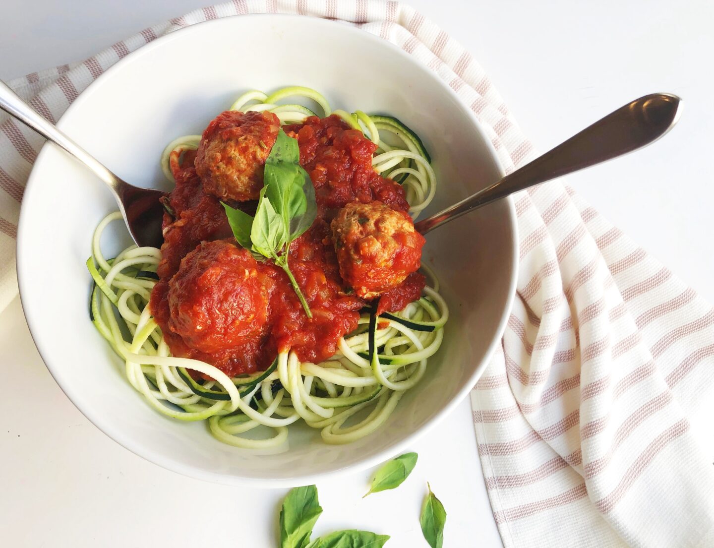 zoodles_meatballs_in_a_bowl